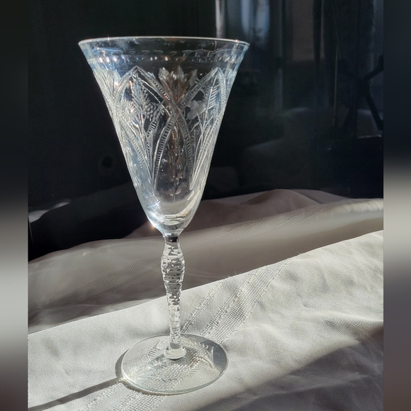 Pair-Elegant Crystal Wine Glass - Picture 3 of 5